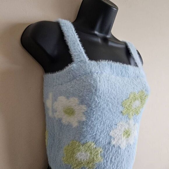 Kendall & Kylie Flowery Crop Top - Picture 3 of 7